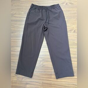 Lululemon tapered leg mid rise crop 25” Luxtreme